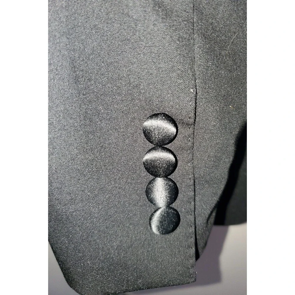 SuitShop brand style